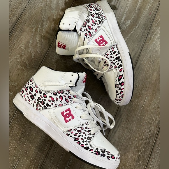 DC Skateboarding Shoes - Picture 7 of 11